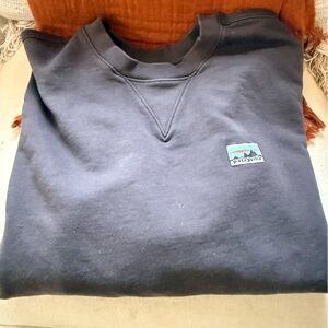 Patagonia Grey Crewneck Sweatshirt with Small Logo Patch